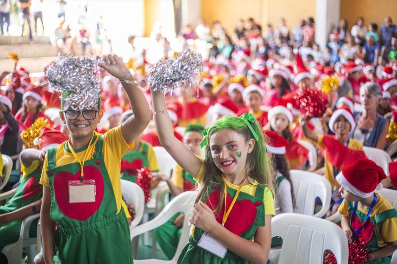 Alegria marca a apresentação do Auto do Natal de Curitiba na Regional Cajuru