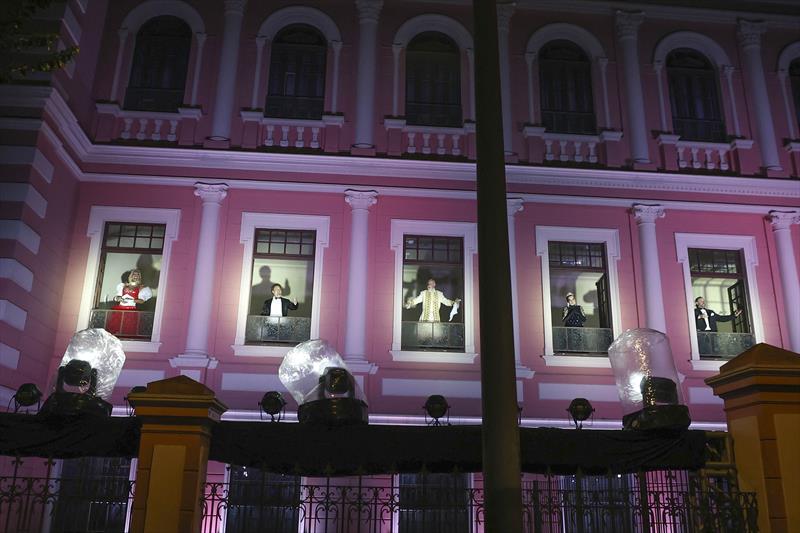 Hoje tem Ópera no Centro de Curitiba na Rua Voluntários da Pátria