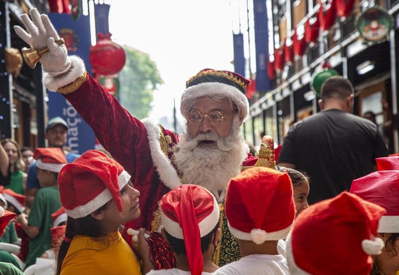 Crianças e adultos se emocionam com o Auto do Natal de Curitiba na Regional Boqueirão