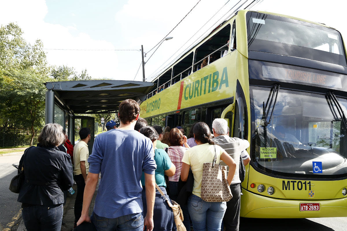 Quem aí já andou na nossa Linha Turismo? Nosso ônibus de dois andares que circula pelos principais pontos turísticos da cidade é uma experiência imperdível!